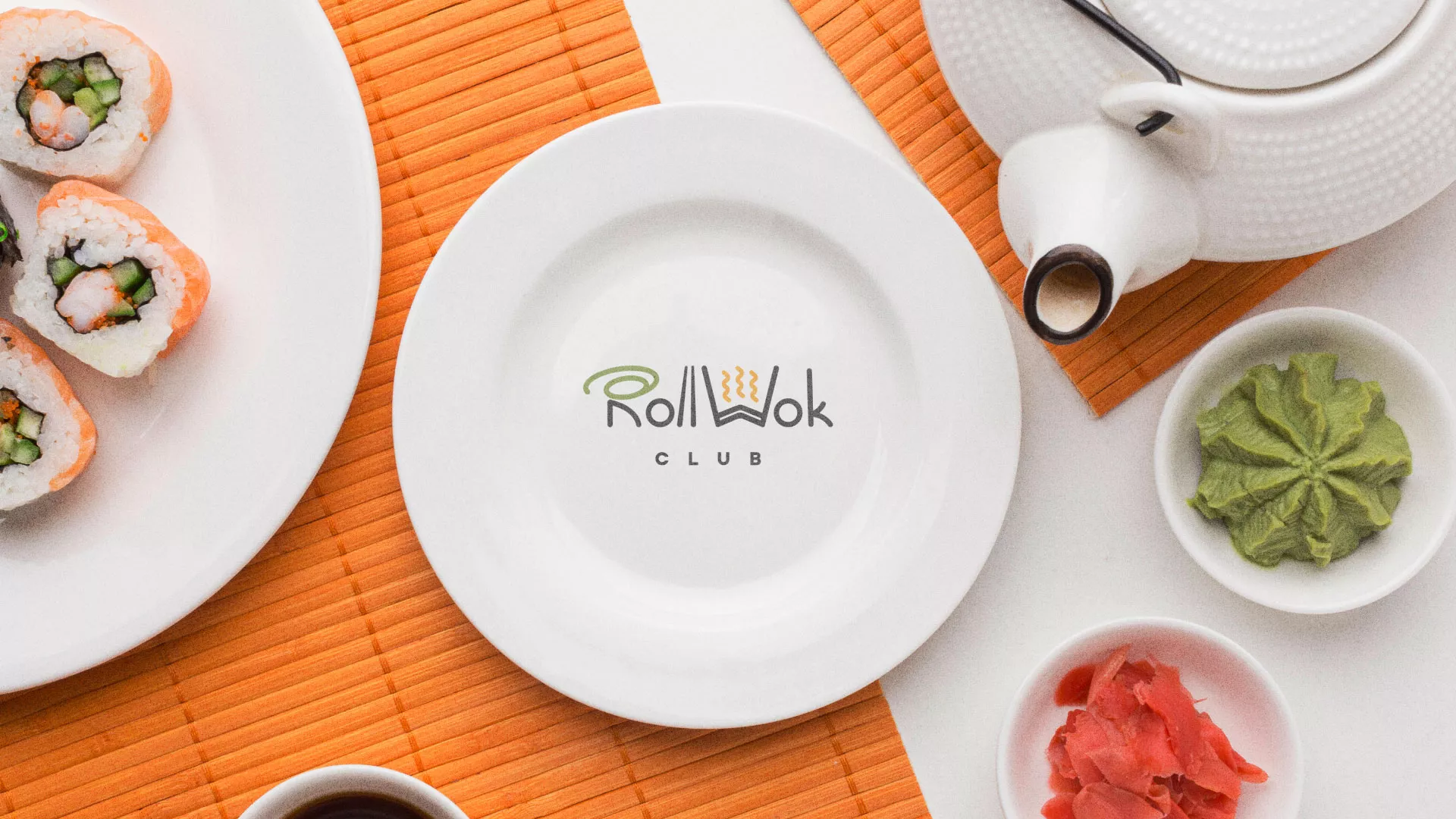 Разработка логотипа и фирменного стиля суши-бара «Roll Wok Club» в Домодедово